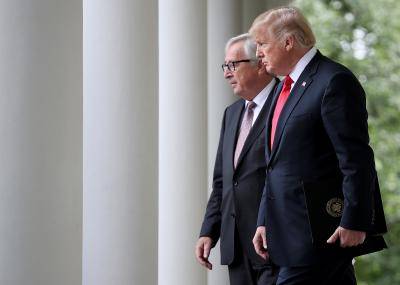 President Donald Trump and European Commission President Jean-Claude Juncker announce negotiations to eliminate trade tensions between the EU and US. Photo by Win McNamee/Getty Images.