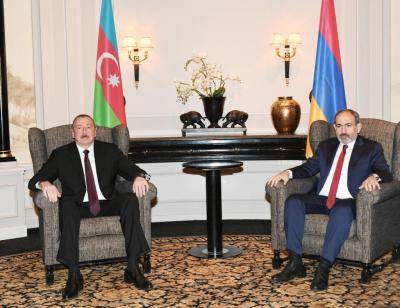 Azerbaijani President Ilham Aliyev meets with Prime Minister of Armenia Nikol Pashinyan in Vienna on 29 March. Photo: Getty Images.