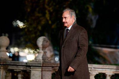 Khalifa Haftar arrives for a conference in Palermo in November 2018. Photo: Getty Images.