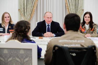  Vladimir Putin meets with representatives of the Russian Student Brigades in the Kremlin. Photo: Getty Images.
