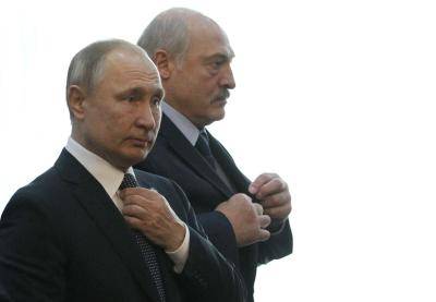 Vladimir Putin and Alexander Lukashenka at a Collective Security Treaty Organization meeting in Kyrgyzstan in November 2019. Photo: Getty Images.