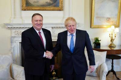 Mike Pompeo meets Boris Johnson in London on 30 January. Photo: Getty Images.