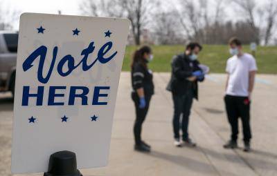 Roadside voting in Madison, Wisconsin in April 2020. Because of coronavirus, the number of polling places was drastically reduced. Photo by Andy Manis/Getty Images.