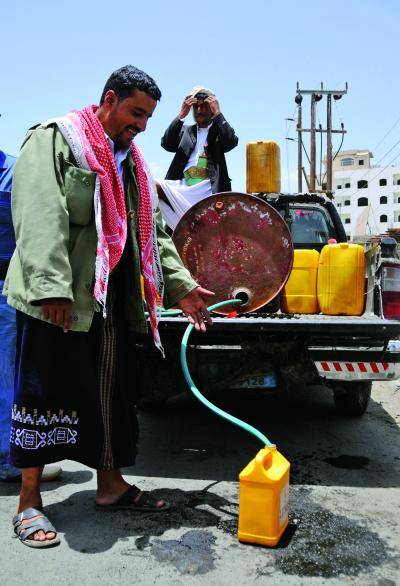 A Yemeni man buys petrol on the black market amid fuel shortages in </body></html>