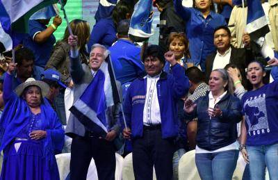 Bolivia's President and presidential candidate Evo Morales (C) and his v